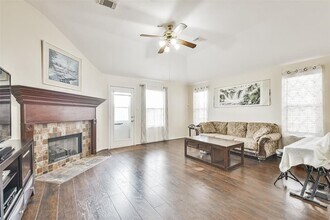 2205 Day Dr in Pearland, TX - Building Photo - Building Photo