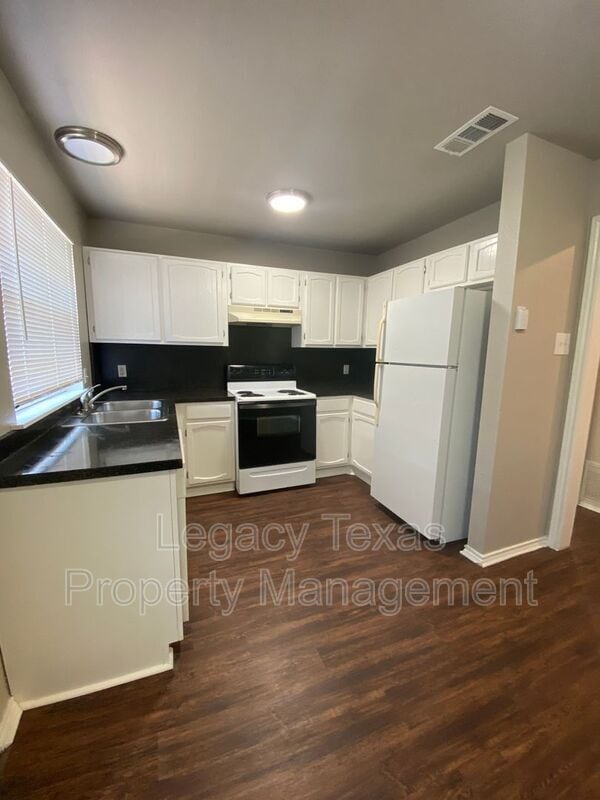 property at 1608 Sun Valley Dr