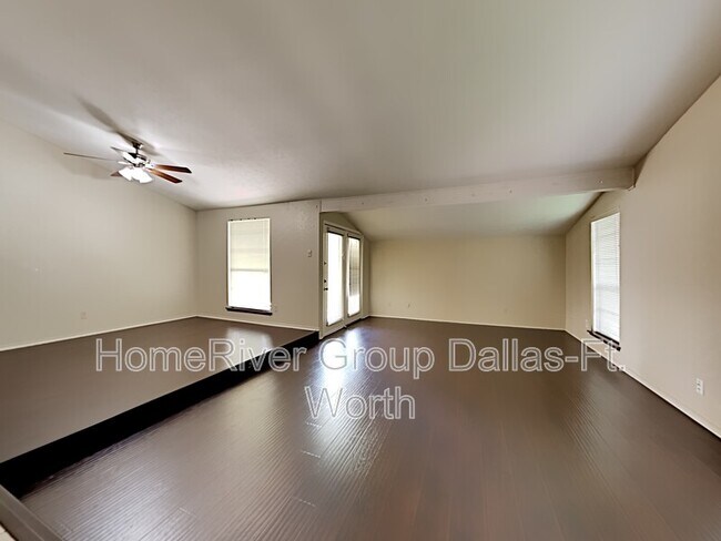 1523 Canadian Trail in Plano, TX - Foto de edificio - Building Photo