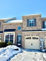 257 Milkweed Dr in Allentown, PA - Building Photo