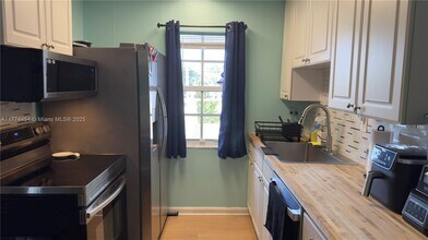 900 NE 26th St in Wilton Manors, FL - Building Photo - Building Photo
