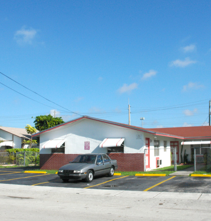 4141 SW 20th St in Hollywood, FL - Building Photo