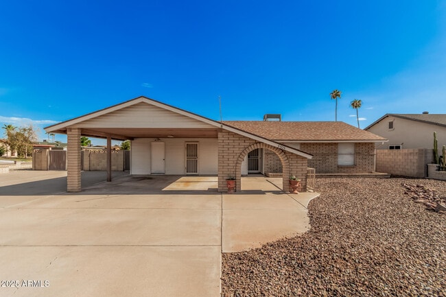 property at 5505 W Sunnyslope Ln
