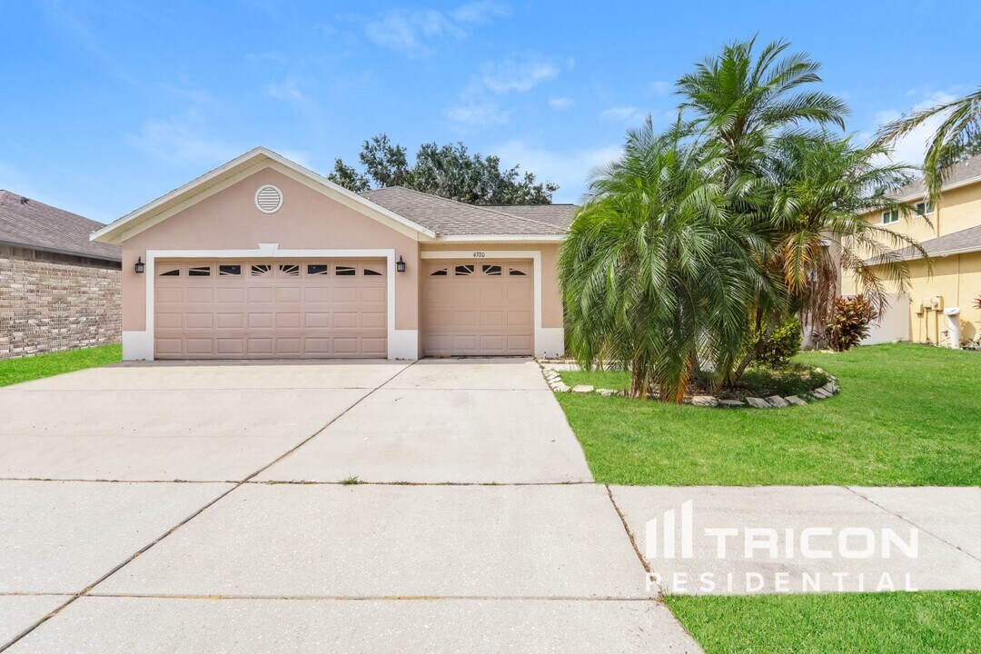 4320 Balington Dr in Valrico, FL - Building Photo