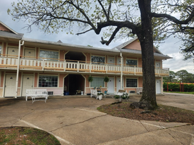 109 Huntsville Rd in Eureka Springs, AR - Building Photo