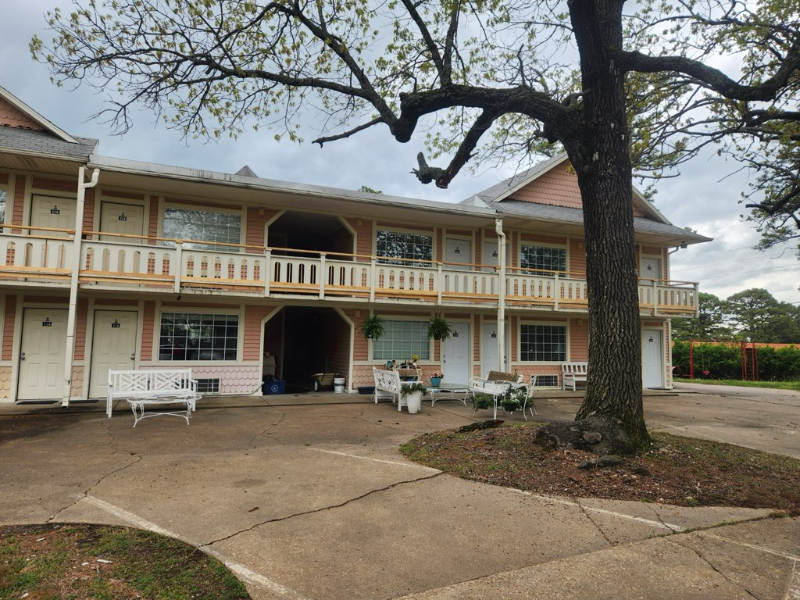 109 Huntsville Rd in Eureka Springs, AR - Building Photo