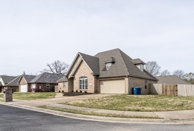 600 Cornell St in Bentonville, AR - Foto de edificio - Building Photo