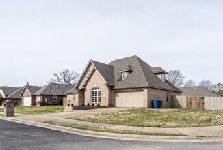 600 Cornell St in Bentonville, AR - Building Photo - Building Photo