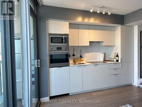 11-2011 Wellesley St W in Toronto, ON - Building Photo - Building Photo