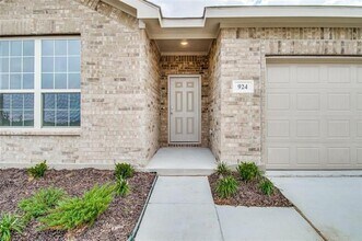 924 Billups Dr in Van Alstyne, TX - Building Photo - Building Photo