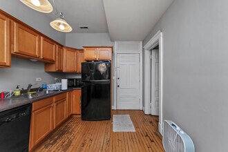 3350 N Sheffield Ave, Unit 2 in Chicago, IL - Foto de edificio - Building Photo