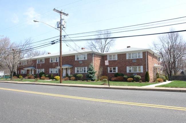 Carina Court in Springfield, NJ - Building Photo - Building Photo