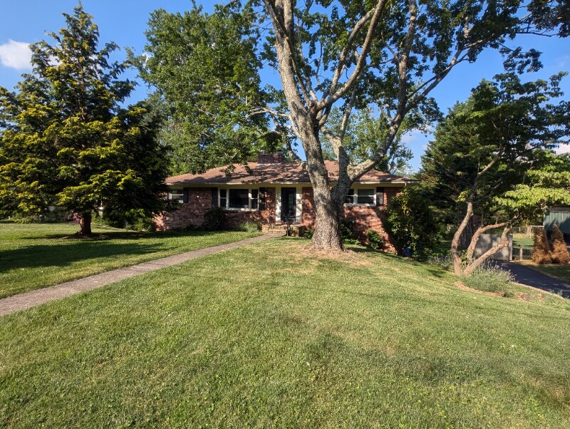 17 Wisteria Dr in Asheville, NC - Building Photo