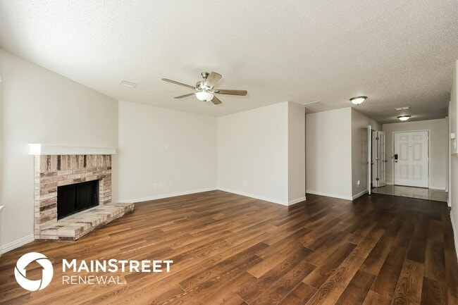 664 Lowe Dr in Cedar Hill, TX - Foto de edificio - Building Photo