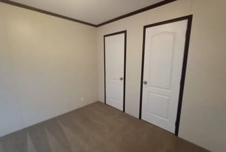 410 Deerfield Ln in Columbus, MI - Foto de edificio - Building Photo