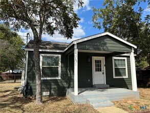 1698 W Bridge St in New Braunfels, TX - Building Photo - Building Photo