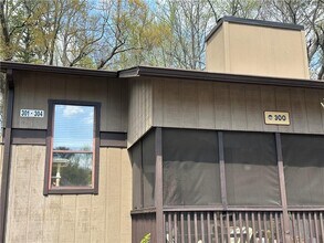 303 River Run Dr in Atlanta, GA - Building Photo - Building Photo