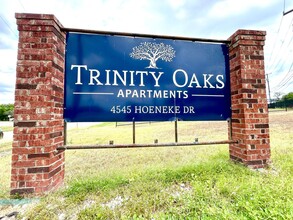 Trinity Oaks in Kirby, TX - Building Photo - Interior Photo