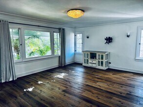 2521 E 17th St in Long Beach, CA - Building Photo - Building Photo