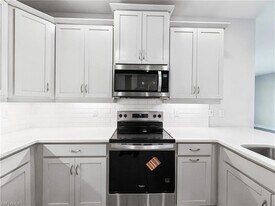 1078 Rolling Brk Ln in Naples, FL - Building Photo