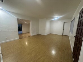 8250 SW 25th St in Miami, FL - Building Photo - Building Photo