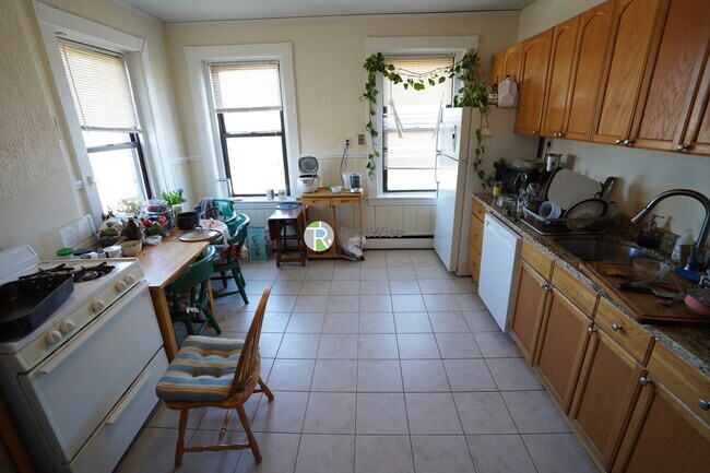 109 Windsor St, Unit 8 in Cambridge, MA - Building Photo - Building Photo