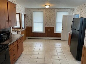 61 Cushing St in Waltham, MA - Building Photo - Building Photo