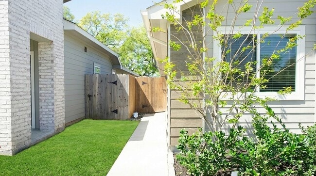 12918 Wempe Wy in Houston, TX - Building Photo - Building Photo