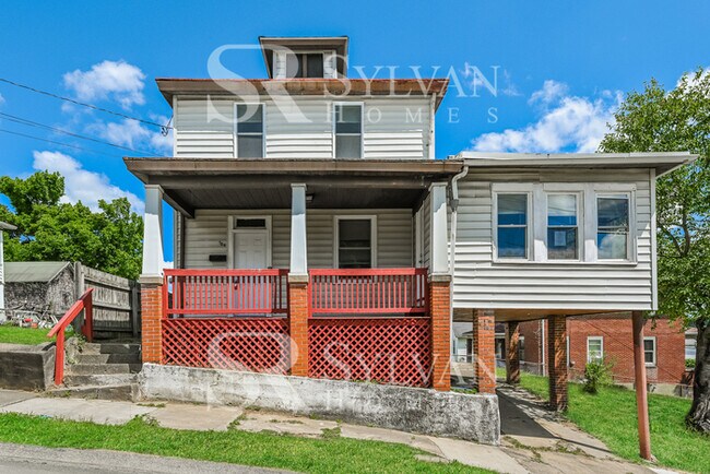 109 E Cross Ave in Masontown, PA - Building Photo - Building Photo