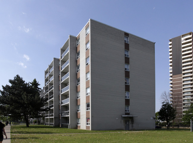 Greenview Suites in Toronto, ON - Building Photo - Building Photo