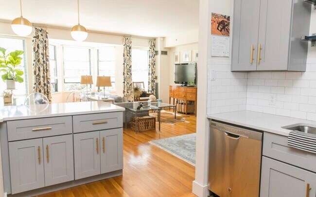 90 Broadway, Unit 3D in Boston, MA - Foto de edificio - Building Photo