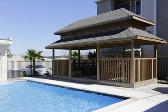 Falls of Wilcrest in Houston, TX - Building Photo - Building Photo