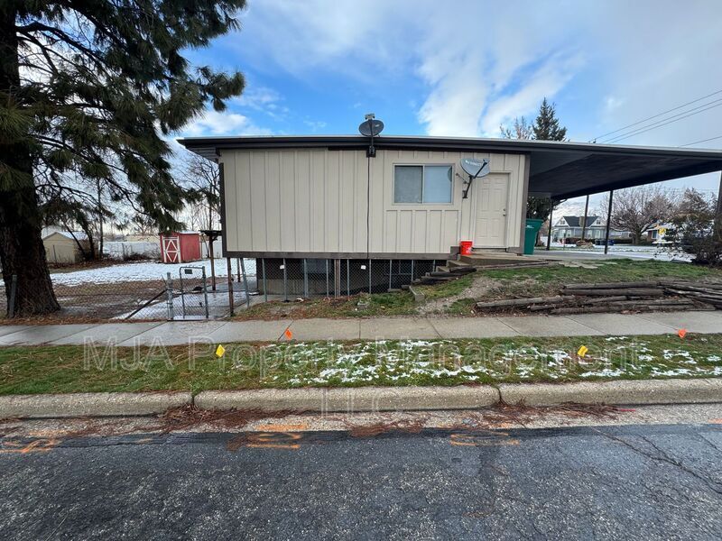 1154 S 800 W in Woods Cross, UT - Building Photo