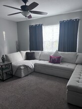 2410 Middleton Grove Dr in Brandon, FL - Building Photo - Building Photo