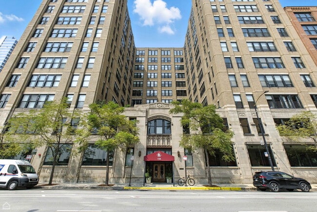 property at 728 W Jackson Blvd