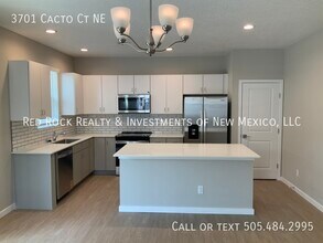 3701 Cacto Ct in Rio Rancho, NM - Building Photo - Building Photo
