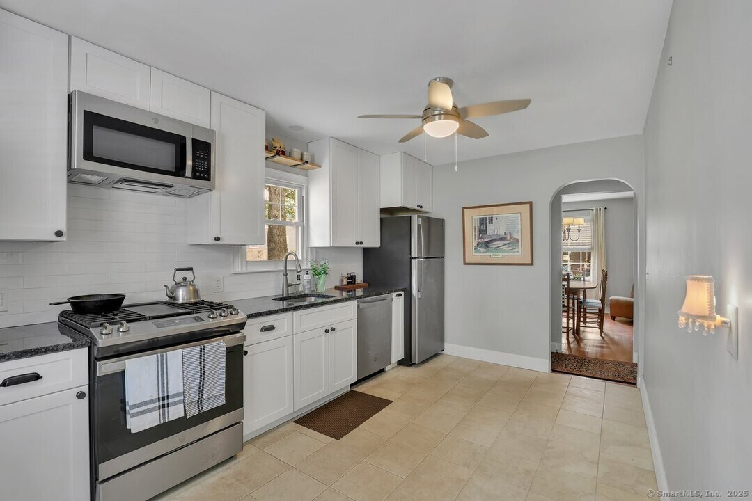 3 W St Hts in Cromwell, CT - Building Photo