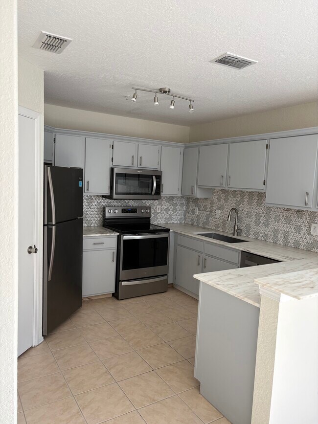 1701 The Greens Way in Jacksonville Beach, FL - Building Photo - Building Photo