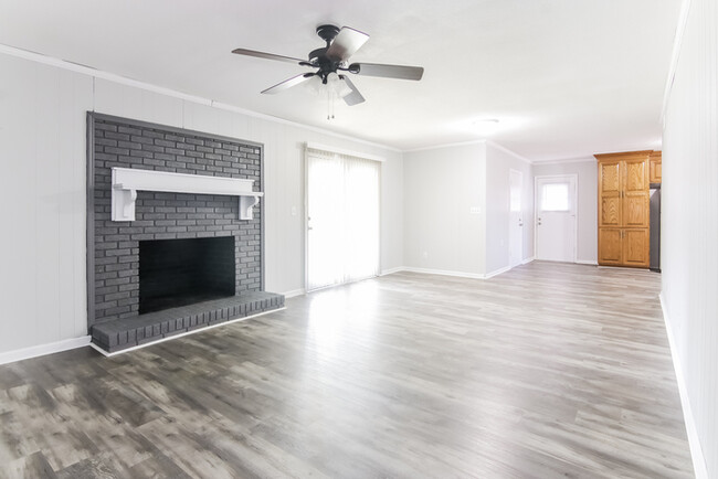 1110 Universal Dr in Columbia, SC - Building Photo - Building Photo
