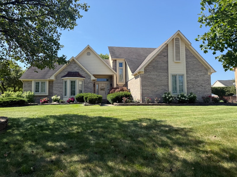 39217 Geneva Dr in Farmington Hills, MI - Building Photo