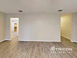 7546 Oriental Trail in San Antonio, TX - Foto de edificio - Building Photo