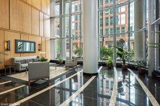 345 N LaSalle St in Chicago, IL - Building Photo - Building Photo
