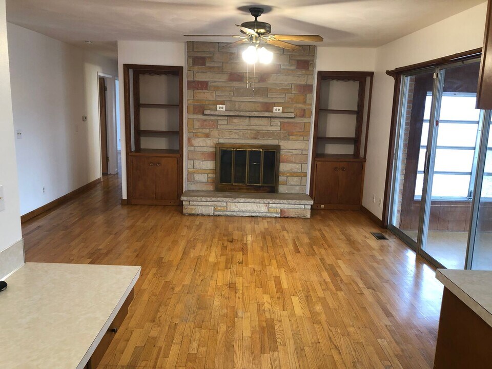 7820 E Mt Hope Hwy in Grand Ledge, MI - Building Photo