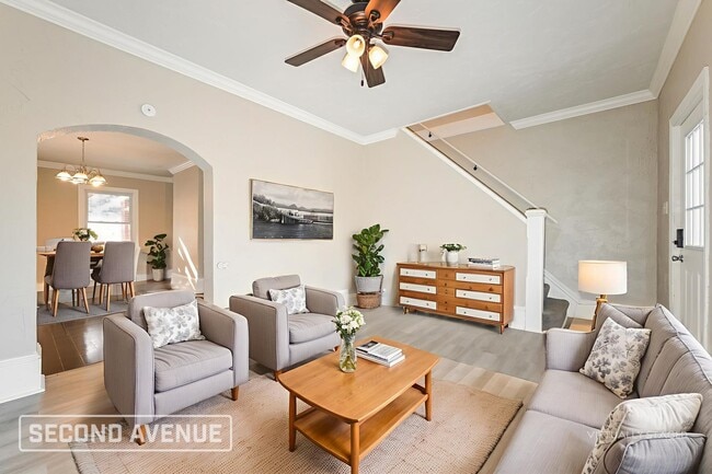 8012 Elkhart St in Wendel, PA - Foto de edificio - Building Photo