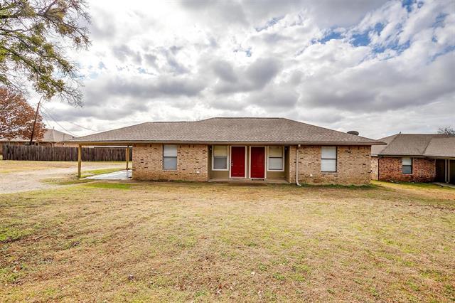 1009 W 4th St in Keene, TX - Building Photo