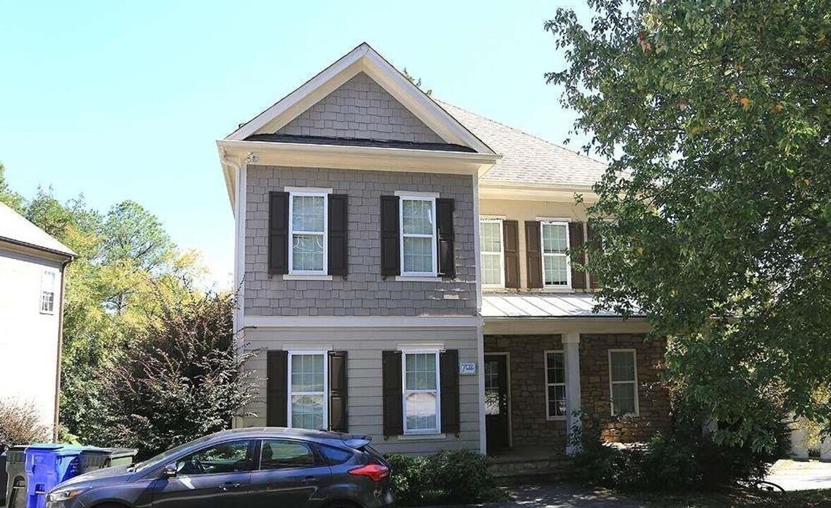 702 N Columbia St in Chapel Hill, NC - Building Photo
