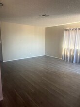 2305 Exeter Dr in Las Vegas, NV - Building Photo - Building Photo