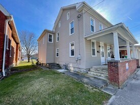 406 Main St in Mcsherrystown, PA - Building Photo