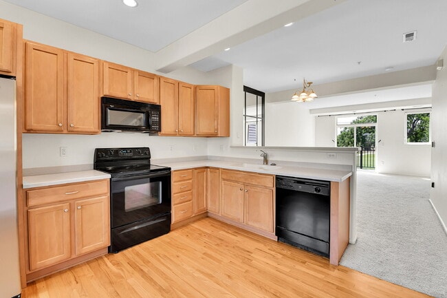 2943 W Riverwalk Cir in Littleton, CO - Building Photo - Building Photo