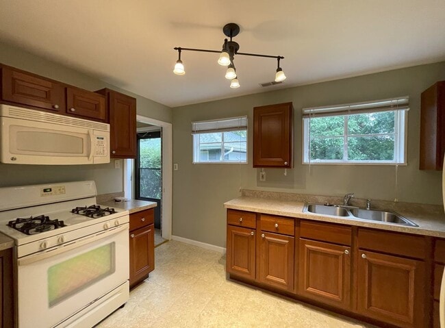 32857 N Alleghany Rd in Grayslake, IL - Building Photo - Building Photo